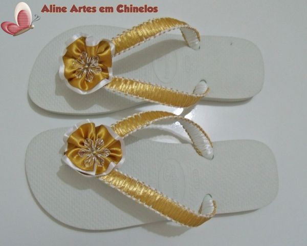 Chinelo Branco com Dourado (Modelo 008)