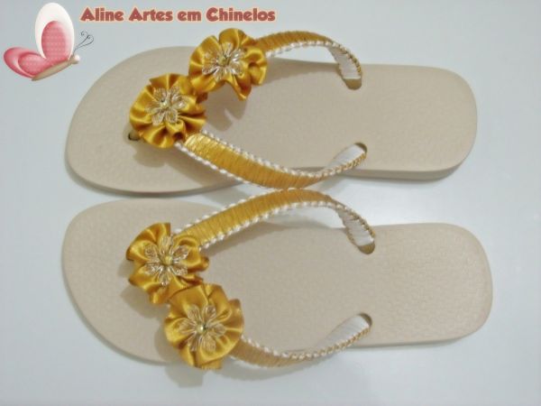 Chinelo Areia com Dourado e Branco (Modelo 002)